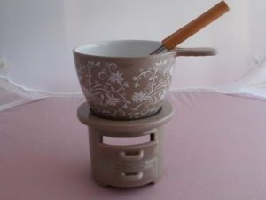 Fondue-Set Ornamente aus Keramik